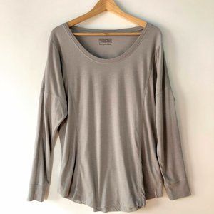 Patagonia Women's Gray Scoop Neck Long Sleeve Sz L